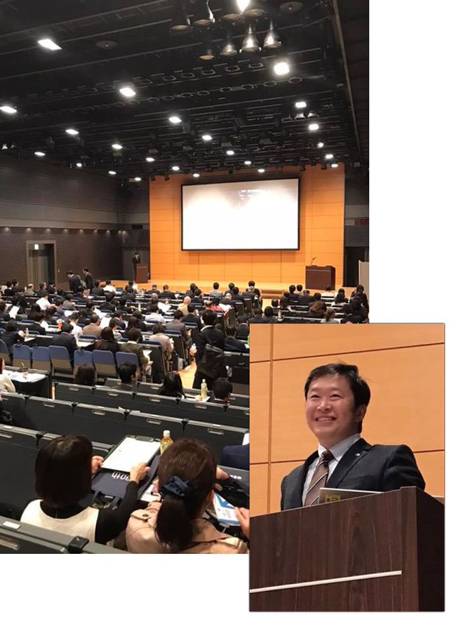 大会場で登壇する谷口雅和の写真